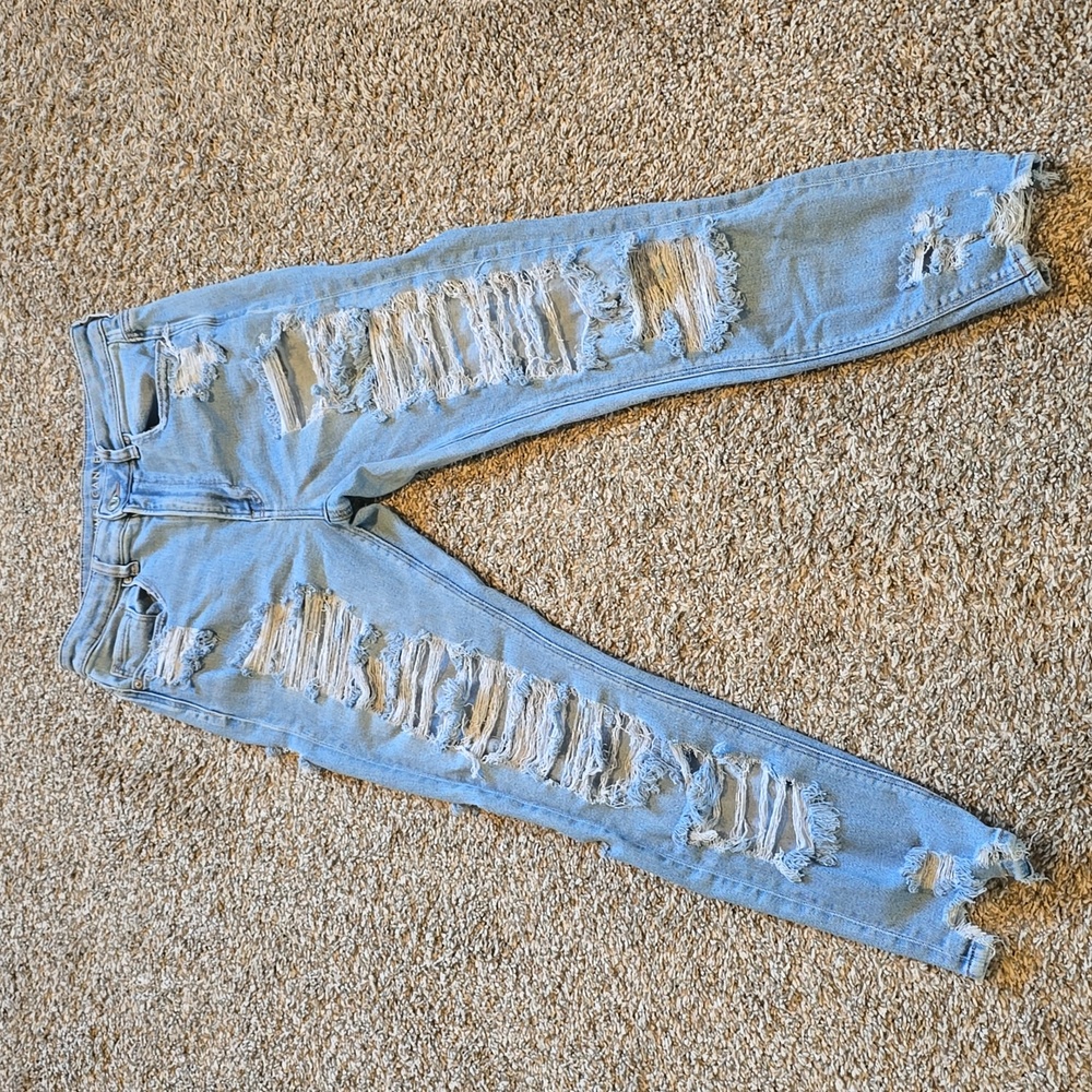 American Eagle Stretch Mom Jeans (Super Ripped)